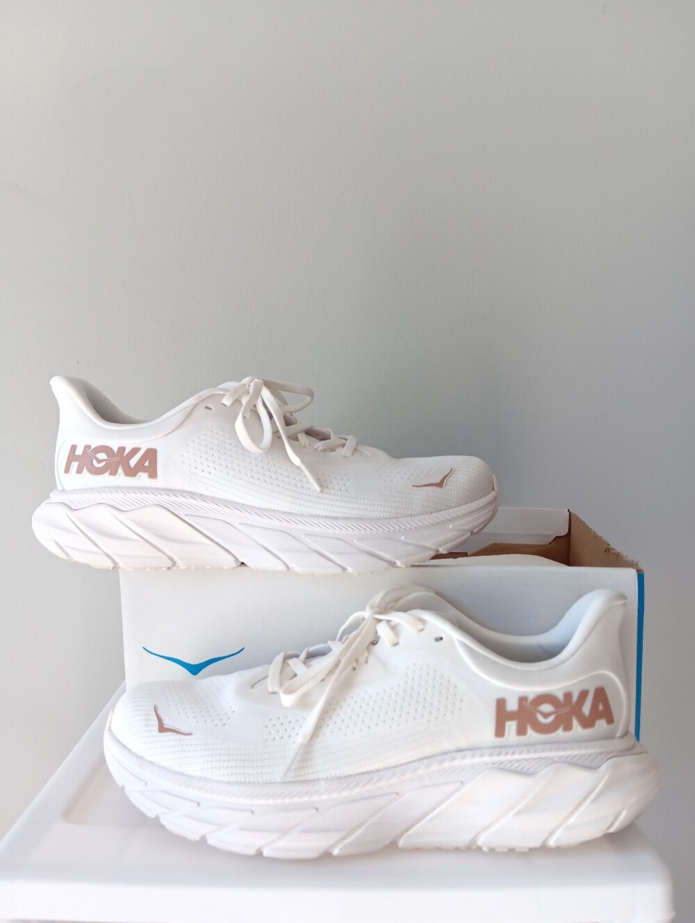 Hoka Arahi 7 Sneakers Support Stability Lace-up White Tan Size 9.5B
